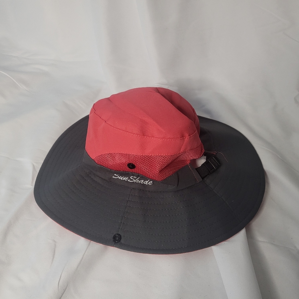 Uv travel hat with ponytail opening
